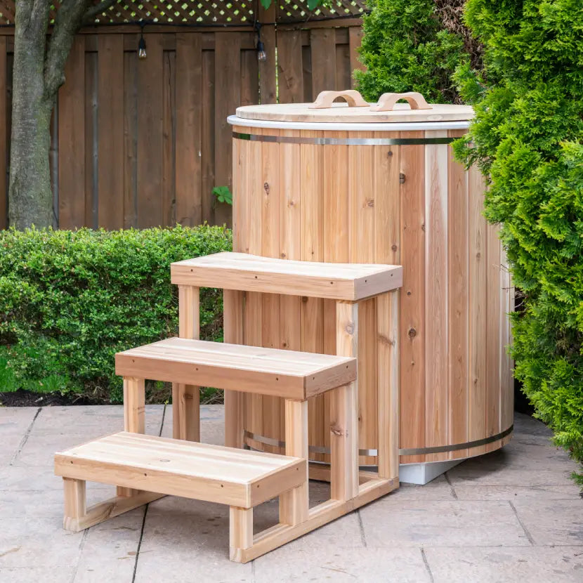 The Arctic Plunge Tub - Knotty Red Cedar