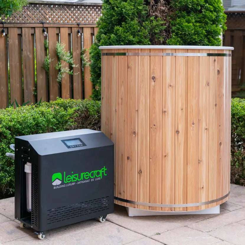 The Arctic Plunge Tub - Knotty Red Cedar